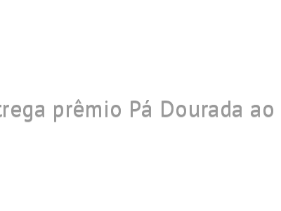 Comitiva da Anamaco entrega prêmio Pá Dourada ao presidente Jair Bolsonaro